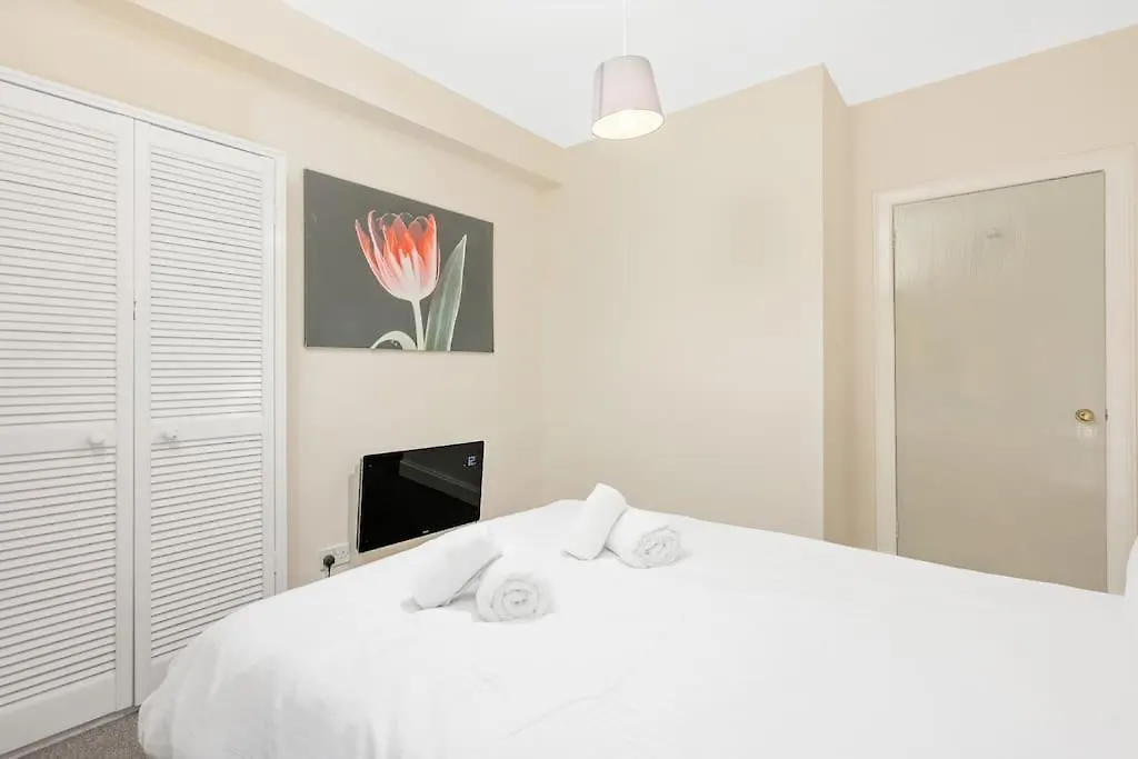 Two Bedroom Apartment-Central Edinburgh-Old Town-Licensed